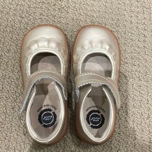 Livie & Luca size 11 gold